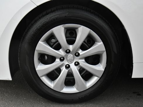 Used 2025 Toyota Corolla LE image 12