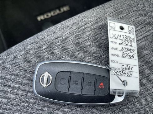Used 2023 Nissan Rogue SV image 30