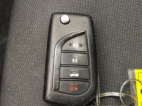 Used 2022 Toyota Corolla LE image 32