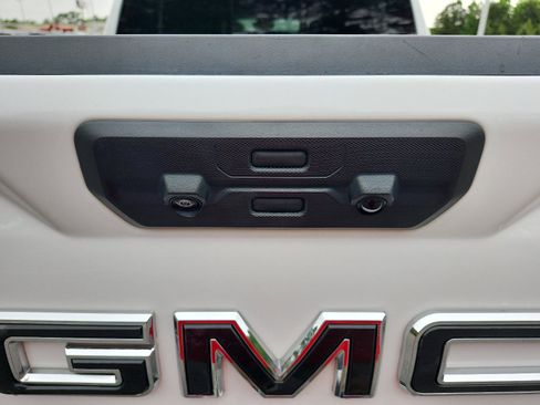 Used 2024 GMC Sierra 1500 AT4 w/ Technology Package AWD/4WD image 12