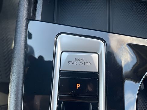 Used 2024 Volkswagen Atlas SE FWD image 24