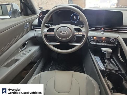 Used 2025 Hyundai Elantra SEL FWD image 16