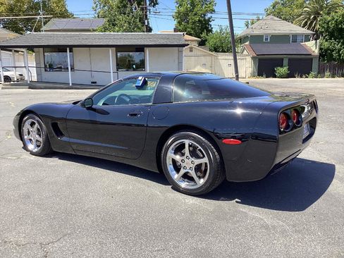 Used 2004 Chevrolet Corvette Coupe w/ Roof Package RWD image 6