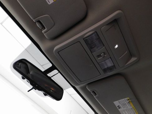 Used 2017 Nissan Titan SV image 60