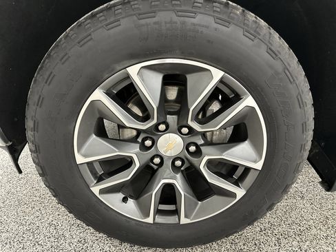 Used 2024 Chevrolet Silverado 1500 LT AWD/4WD image 16