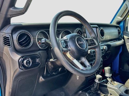 Used 2023 Jeep Gladiator Overland AWD/4WD image 9
