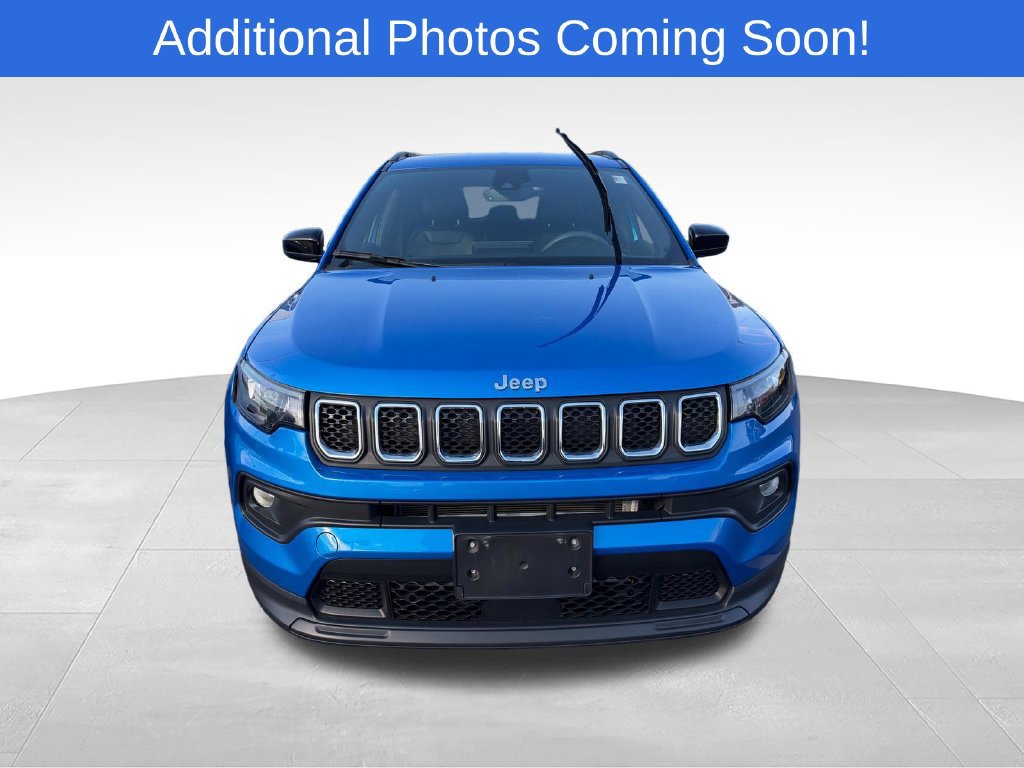 Used 2023 Jeep Compass Latitude w/ Convenience Group AWD/4WD image 2