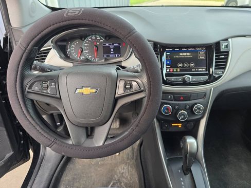 Used 2020 Chevrolet Trax LT FWD image 13