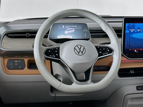 Used 2025 Volkswagen ID. Buzz 1st Edition RWD image 18