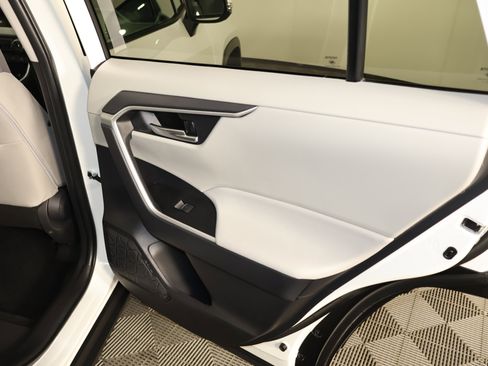 Used 2025 Toyota RAV4 XLE image 45