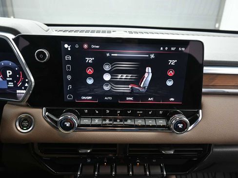 Used 2023 GMC Canyon Denali image 18