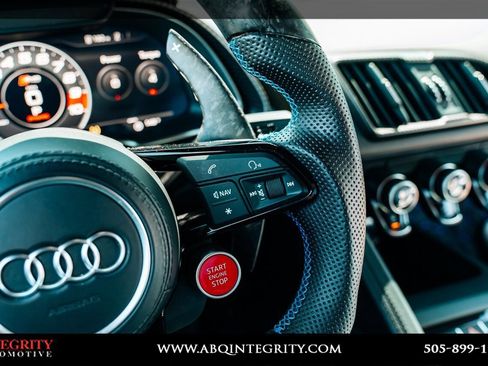 Used 2017 Audi R8 V10 w/ Carbon Exterior Package image 34