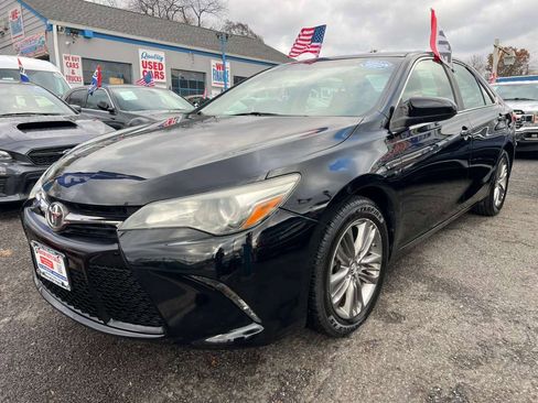 Used 2015 Toyota Camry SE image 3