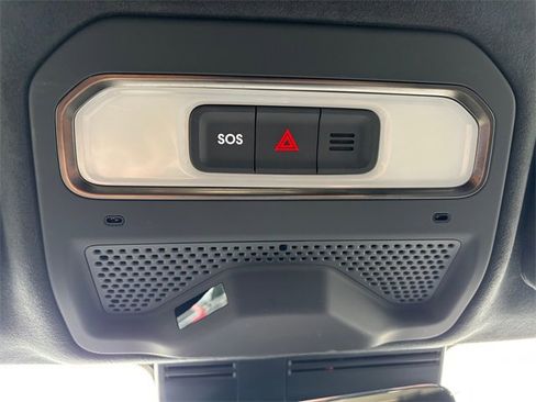 Used 2023 Rivian R1S Launch Edition image 24