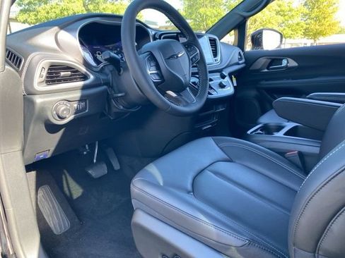 New 2026 Chrysler Pacifica Select image 20