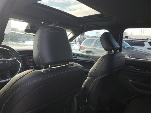 New 2025 Jeep Grand Cherokee L Altitude image 12