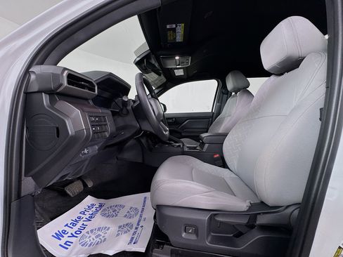 Certified 2025 Toyota Tacoma SR5 AWD/4WD image 19