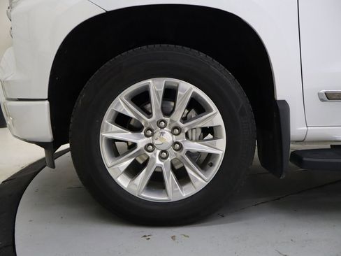 Used 2022 Chevrolet Silverado 1500 High Country w/ Technology Package image 10