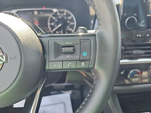 Used 2025 Nissan Pathfinder SL FWD image 18