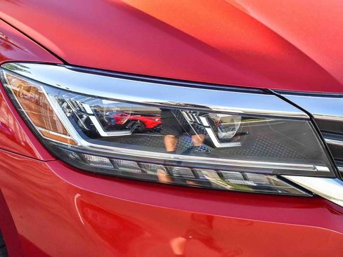 Used 2020 Volkswagen Passat 2.0T R-Line image 8