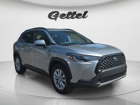 Used 2022 Toyota Corolla Cross LE w/ Moonroof Package AWD/4WD image 2