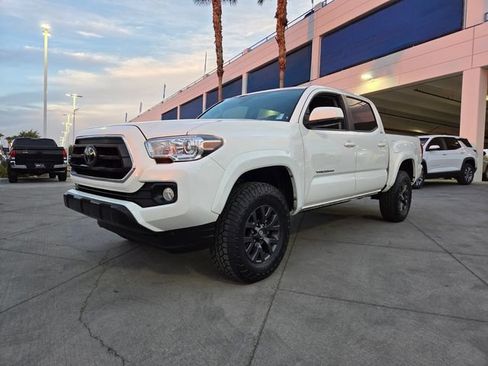 Used 2022 Toyota Tacoma SR5 RWD image 2