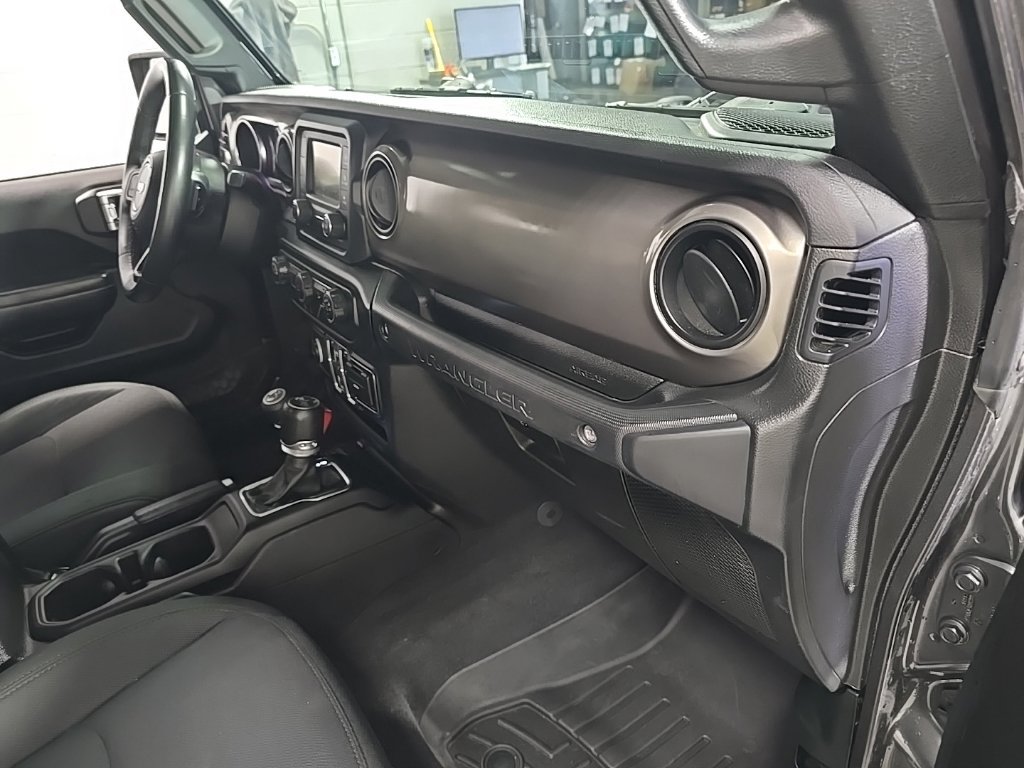 Used 2018 Jeep Wrangler Unlimited Sport AWD/4WD image 30