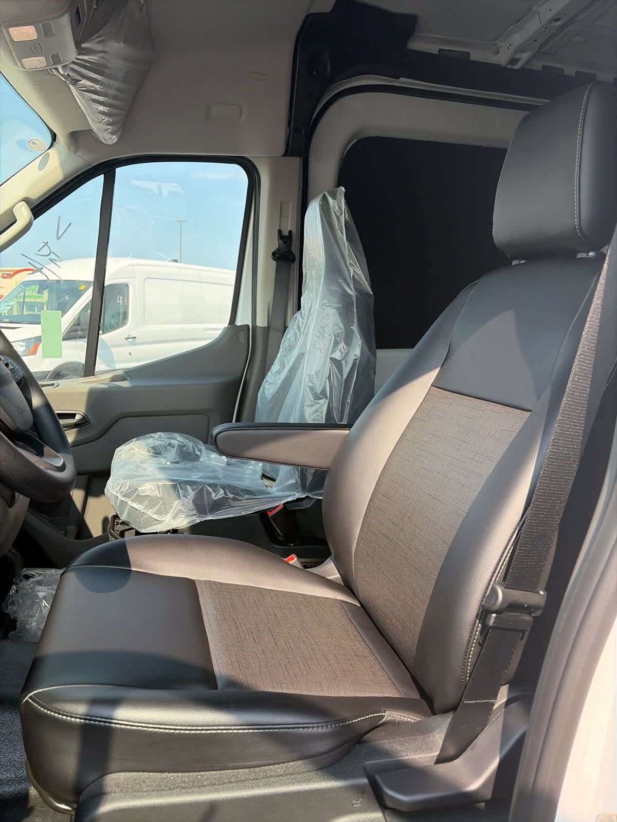 New 2026 Ford Transit 250 148 Medium Roof w/ Load Area Protection Package RWD image 14