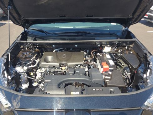 Certified 2025 Toyota RAV4 XLE AWD/4WD image 31