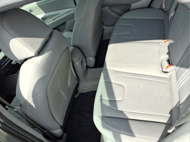 Used 2024 Hyundai Elantra SEL FWD image 12
