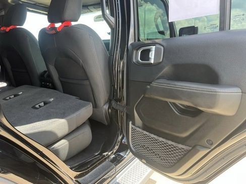 Used 2019 Jeep Wrangler Unlimited Sahara image 46