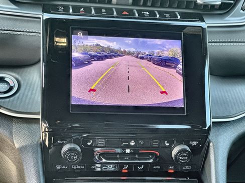 New 2025 Jeep Grand Cherokee Laredo X w/ Luxury Tech Group I image 19