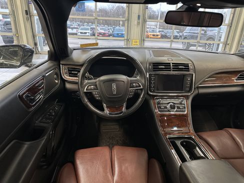 Used 2018 Lincoln Continental Reserve w/ Continental Climate Package image 2