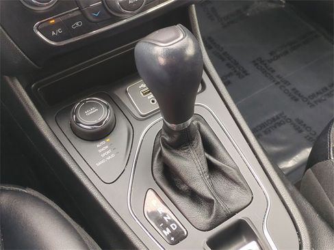 Used 2022 Jeep Cherokee Latitude Lux image 38