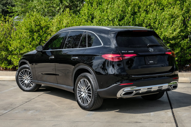 Used 2025 Mercedes-Benz GLC 300 4MATIC image 11