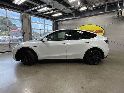 Used 2022 Tesla Model Y Performance AWD/4WD image 2