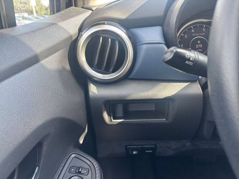Used 2025 Nissan Versa SV FWD image 31