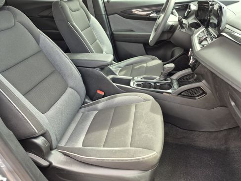 Used 2025 Chevrolet TrailBlazer LT AWD/4WD image 23