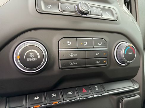 Used 2023 Chevrolet Silverado 1500 Custom image 25