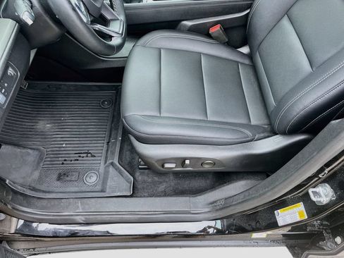 Used 2026 Chevrolet Traverse LT w/ Driver Confidence Package FWD image 19