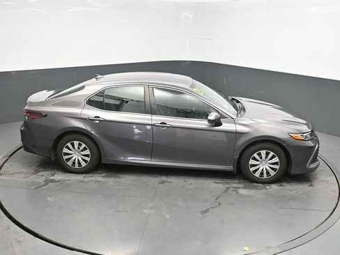 Used 2021 Toyota Camry LE image 29
