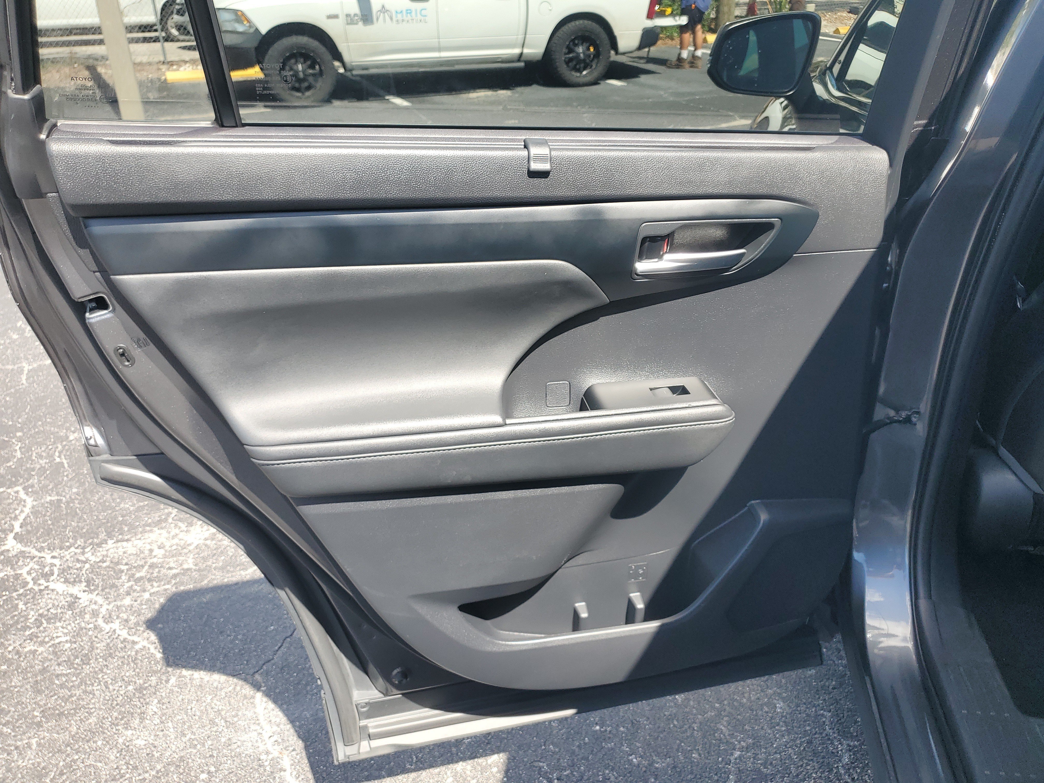 Certified 2021 Toyota Highlander XLE AWD/4WD image 18
