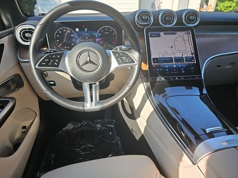 Used 2023 Mercedes-Benz GLC 300 4MATIC image 17