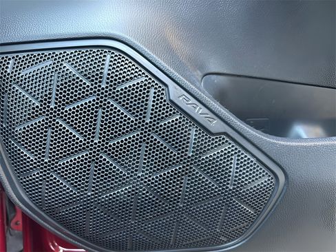 Used 2023 Toyota RAV4 XLE Premium image 40