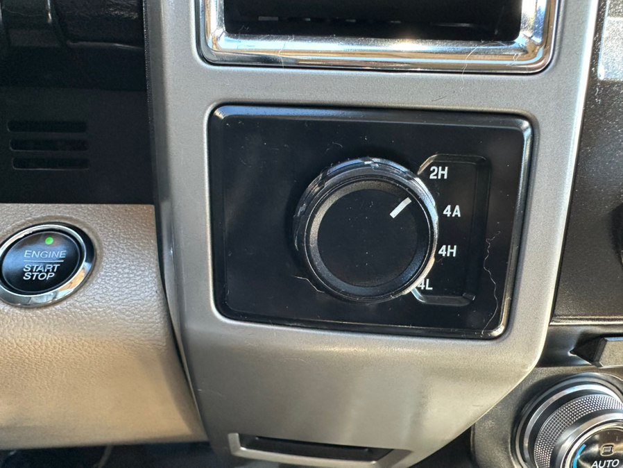 Used 2015 Ford F150 Lariat w/ Equipment Group 502A Luxury AWD/4WD image 31