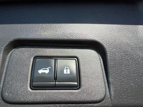 Used 2023 Nissan Rogue SV w/ SV Premium B Package image 18