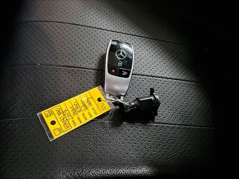 Used 2017 Mercedes-Benz E 300 4MATIC image 13