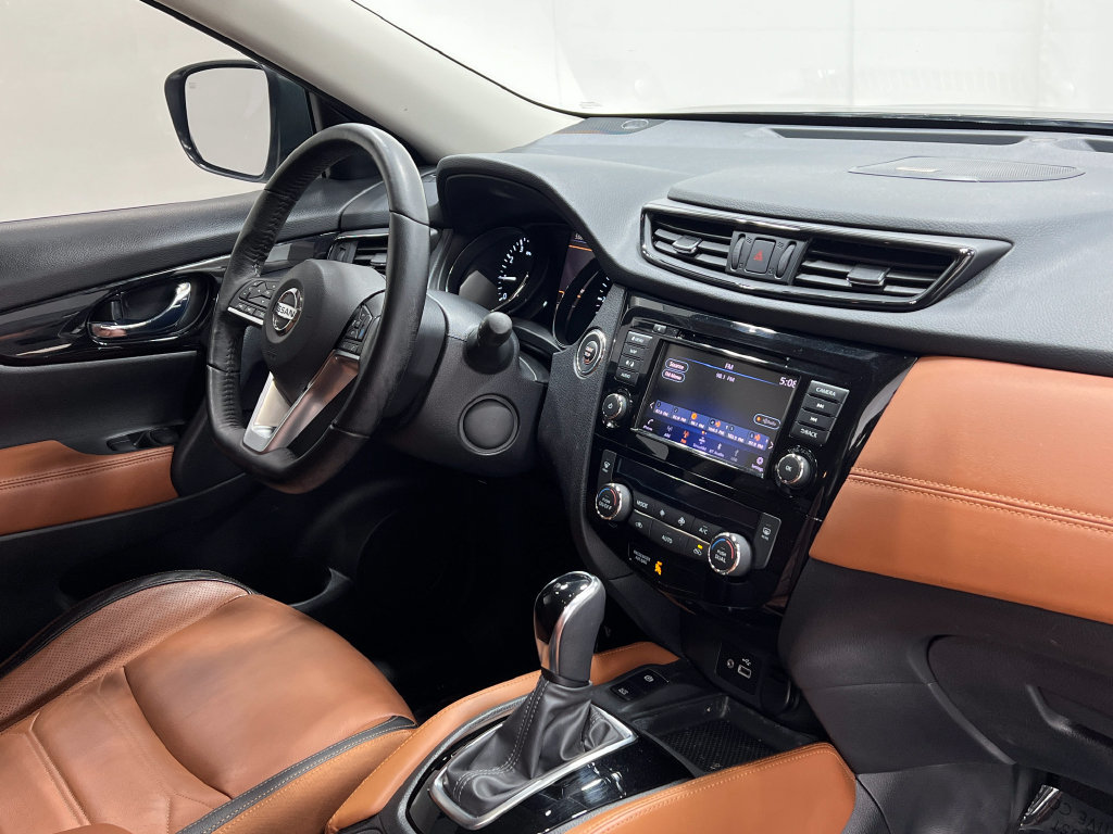 Used 2018 Nissan Rogue SL w/ Premium Package AWD/4WD image 21