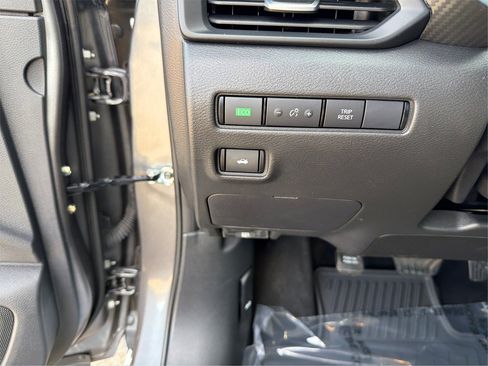 Used 2025 Nissan Sentra S image 18