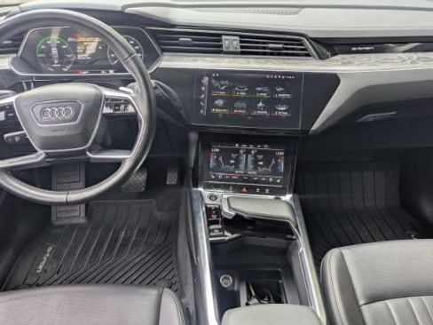 Used 2021 Audi e-tron Premium Plus w/ Premium Plus Package AWD/4WD image 23